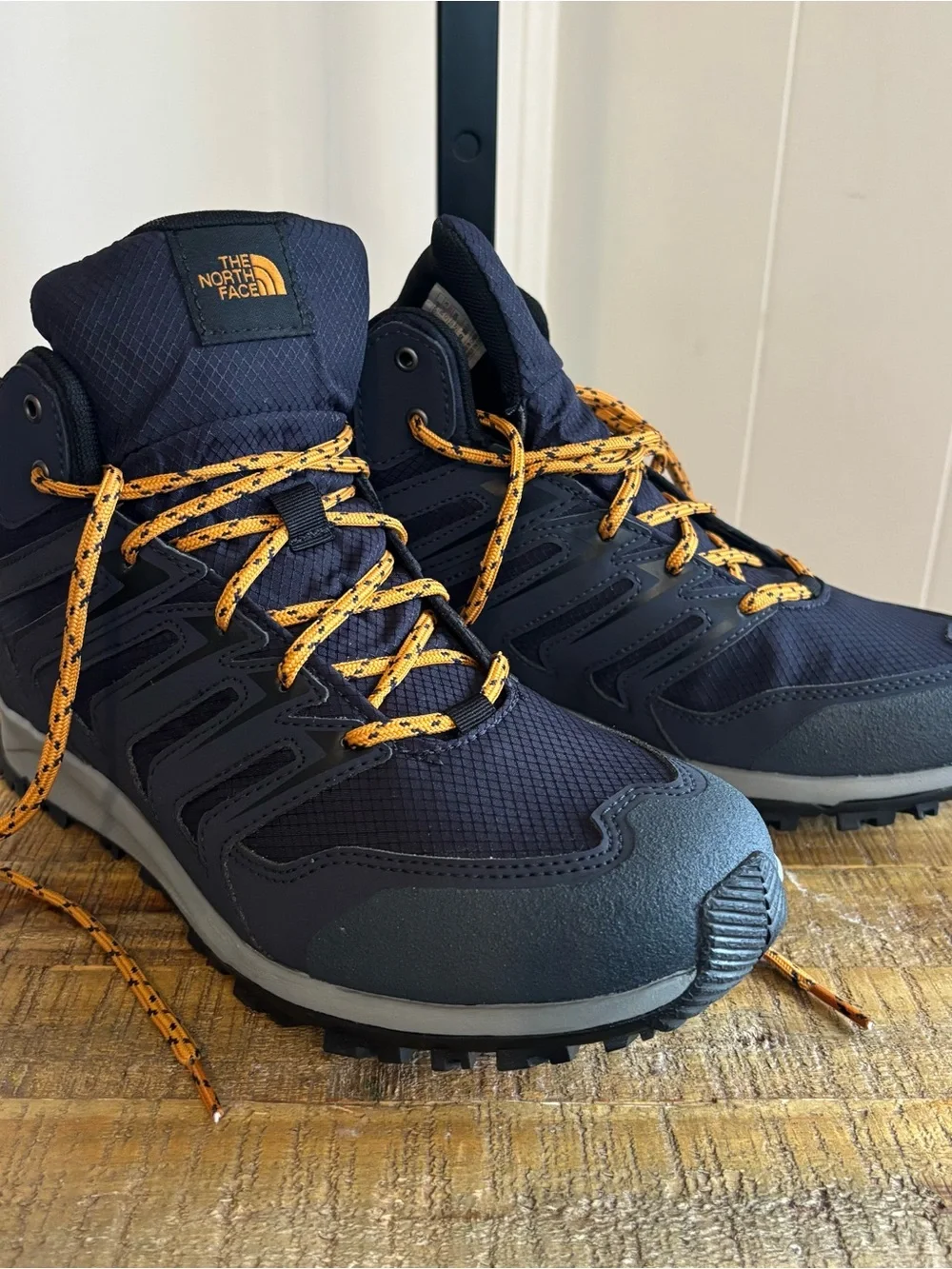 The North Face Venture Fasthike II Mid Waterproof Hiking Boots Mens 9 NWOT